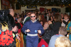 Maennerballett-Astronaut-01