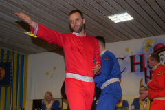 Maennerballett-Astronaut-15